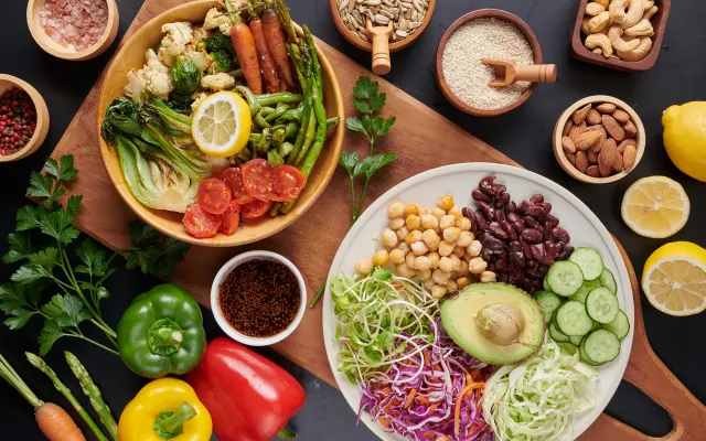 Bol cu legume, năut și avocado – alimentație echilibrată