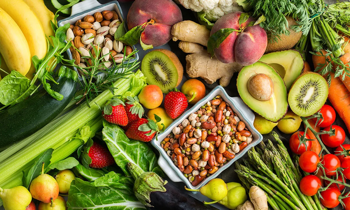 Fructe, legume, nuci și ouă, surse variate de nutrienți